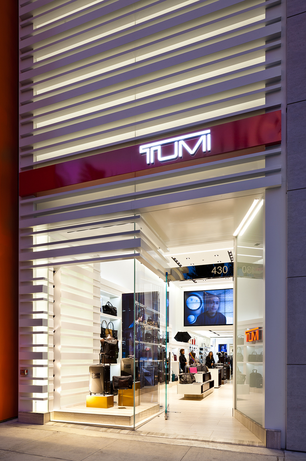 Tumi clearance outlet locations